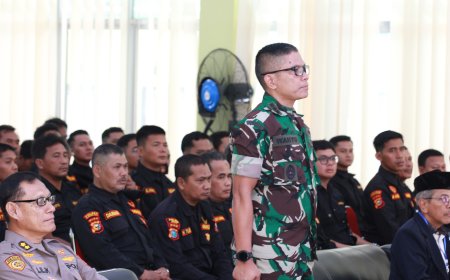 Kasiter Korem 031/ Wira Bima Berikan Materi Bela Negara Kepada 254 Anggota Senkom Riau