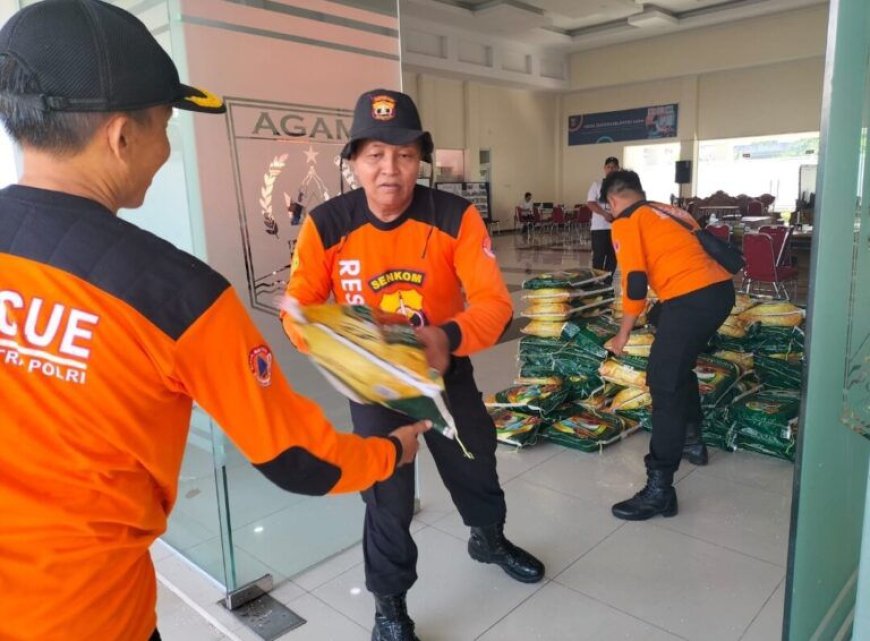 Ratusan Paket Dari Senkom Mitra Polri Untuk Masyarakat Terdampak Bencana