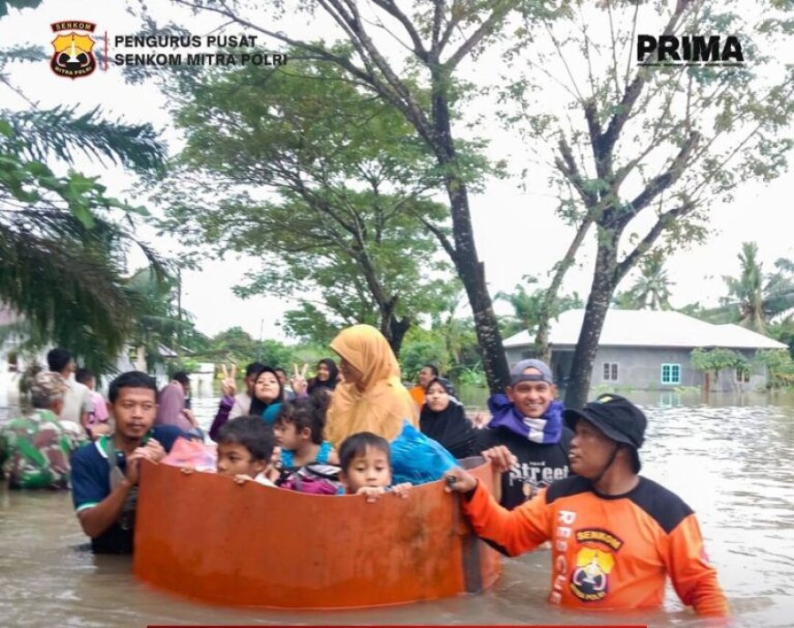Ratusan Paket Dari Senkom Mitra Polri Untuk Masyarakat Terdampak Bencana