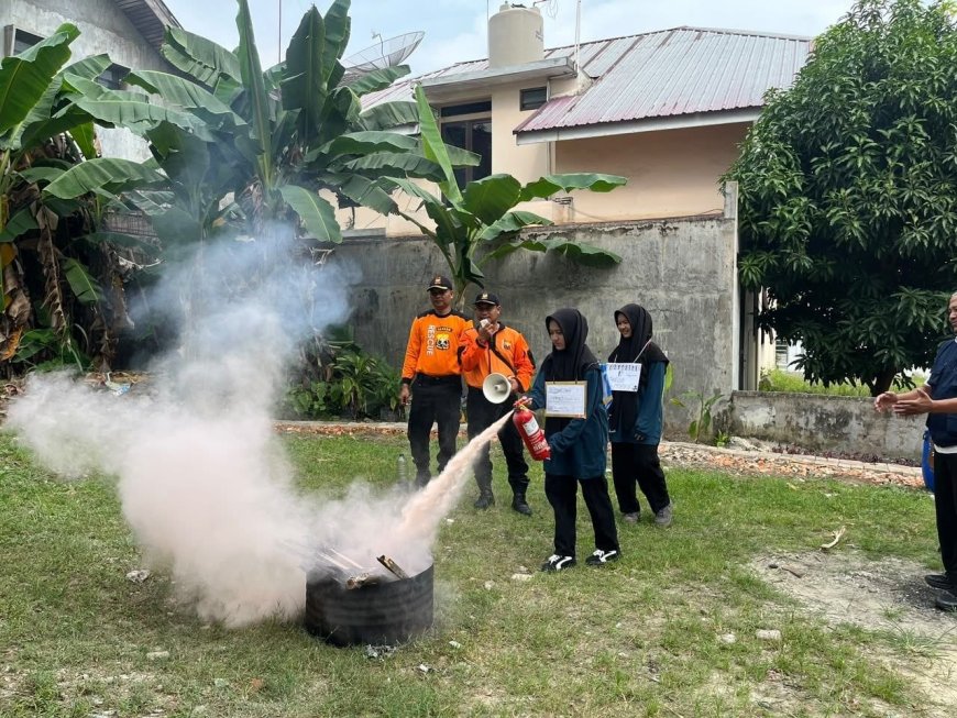 Pelaksanaan MPLS Amal Mulia Boarding School  Dibekali  Kesiapsiagaan Bencana Oleh Senkom Mitra Polri Pekanbaru