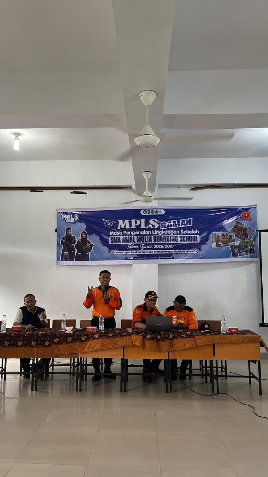 Pelaksanaan MPLS Amal Mulia Boarding School  Dibekali  Kesiapsiagaan Bencana Oleh Senkom Mitra Polri Pekanbaru