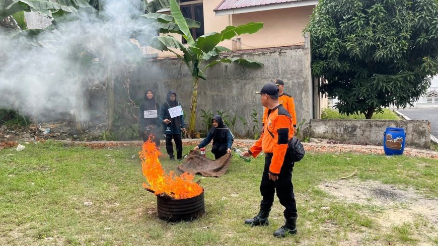 Pelaksanaan MPLS Amal Mulia Boarding School  Dibekali  Kesiapsiagaan Bencana Oleh Senkom Mitra Polri Pekanbaru