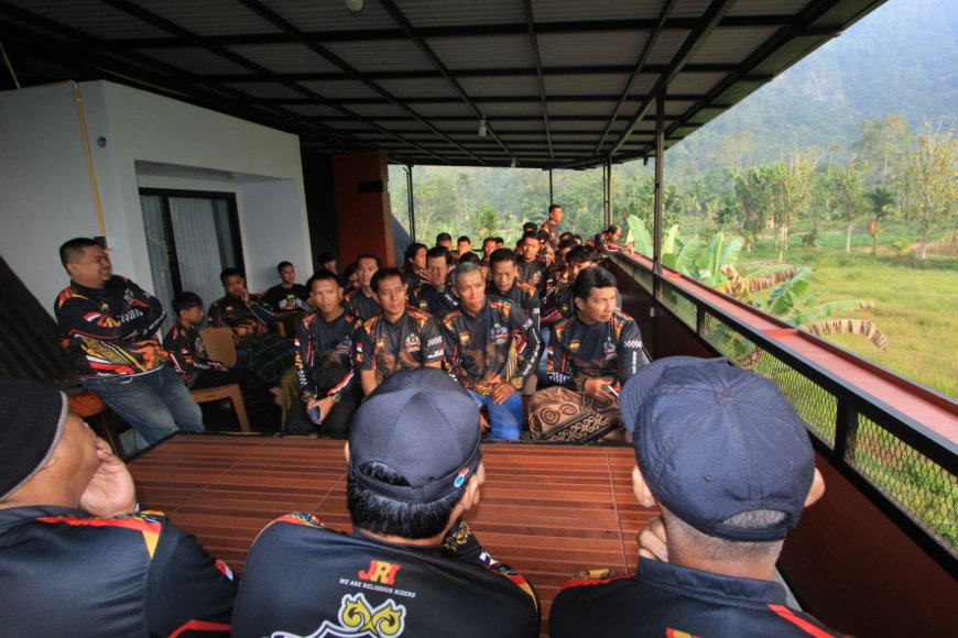 Pembina Senkom Riau Riding Motor Ratusan Kilo, Jadikan Tontonan Dan Tuntunan Dalam Kaderisasi