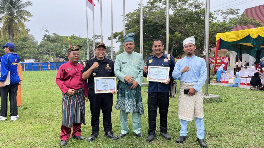 HUT KE-27 KABUPATEN SIAK, SENKOM MITRA POLRI BERSAMA TUJUH ORMAS TERIMA PENGHARGAAN